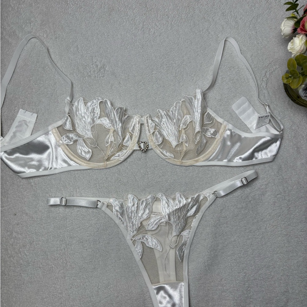 Elegant White Lace Lingerie Set